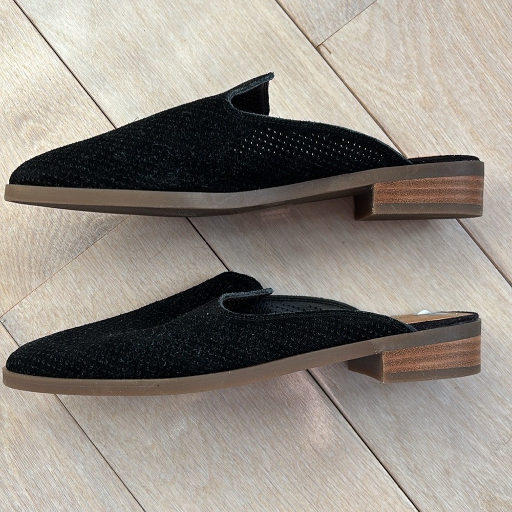 Lucky brand, black leather slip on flats - Picture 5 of 8